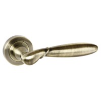 Old English Rochester Door Handles on Rose OE173AB Antique Brass £35.69